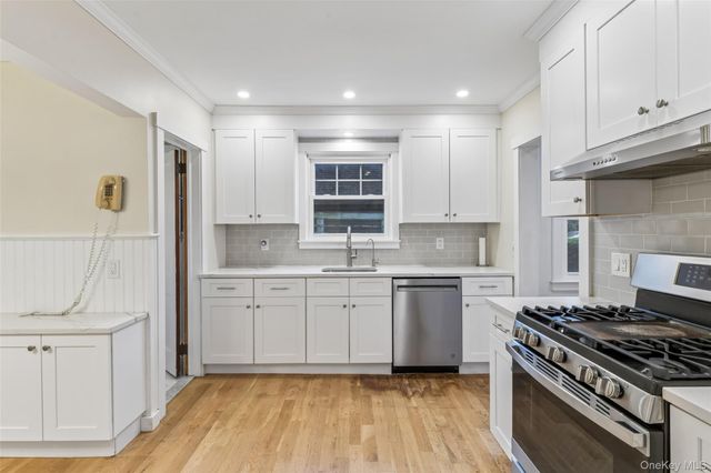 204 Auburn Street, East Williston, NY 11596