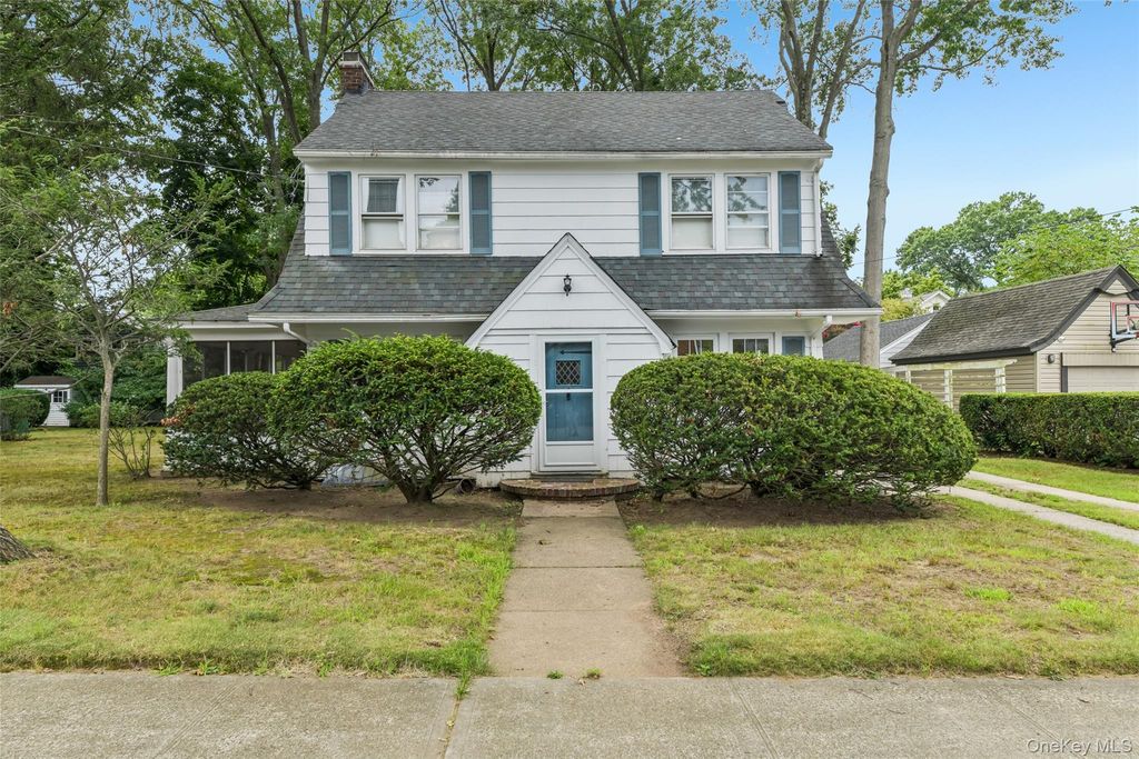 204 Auburn Street, East Williston, NY 11596 — exterior
