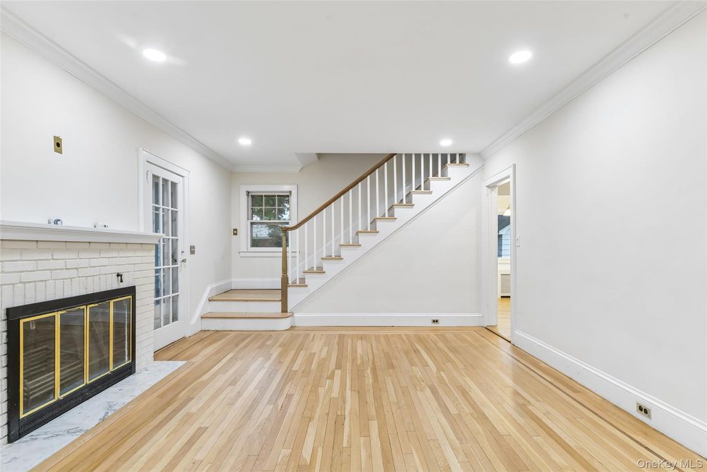204 Auburn Street, East Williston, NY 11596 — photo 2