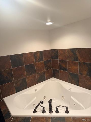 7 Winter River Court, Fenton, MO 63026