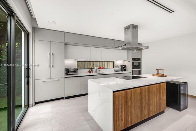 683 NE 68th, Miami, FL 33138
