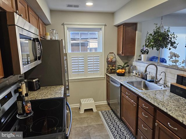 9790 HAGEL CIR, Lorton, VA 22079