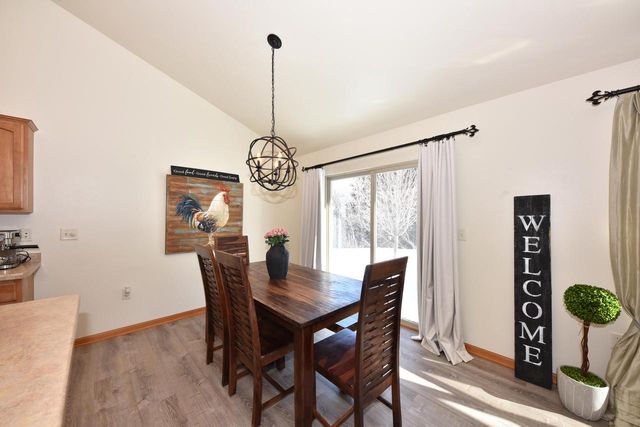 431 Thurow DRIVE, Oconomowoc, WI 53066