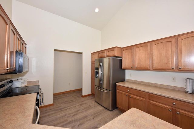 431 Thurow DRIVE, Oconomowoc, WI 53066