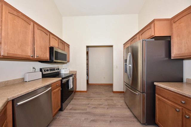 431 Thurow DRIVE, Oconomowoc, WI 53066