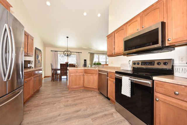 431 Thurow DRIVE, Oconomowoc, WI 53066