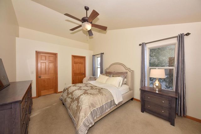 431 Thurow DRIVE, Oconomowoc, WI 53066