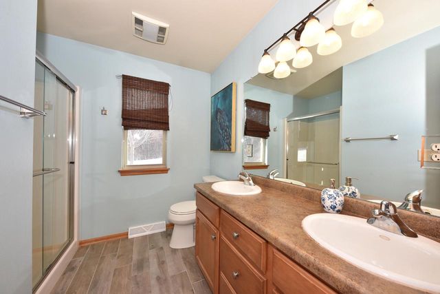 431 Thurow DRIVE, Oconomowoc, WI 53066