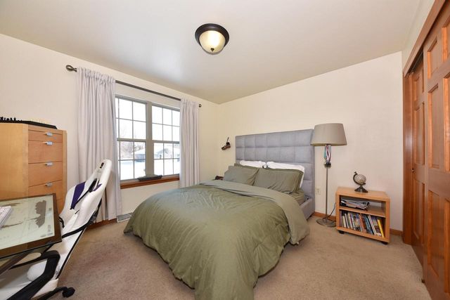 431 Thurow DRIVE, Oconomowoc, WI 53066