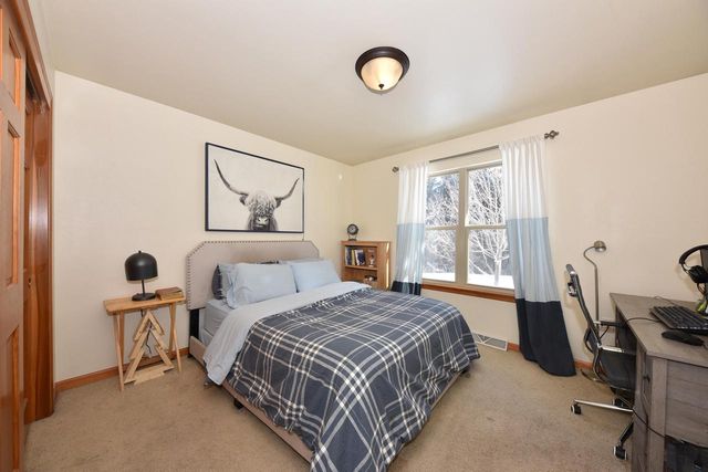 431 Thurow DRIVE, Oconomowoc, WI 53066