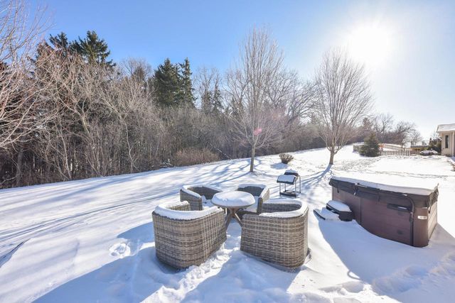 431 Thurow DRIVE, Oconomowoc, WI 53066