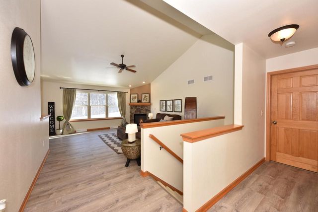 431 Thurow DRIVE, Oconomowoc, WI 53066