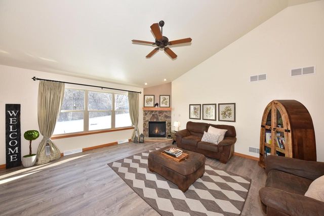 431 Thurow DRIVE, Oconomowoc, WI 53066