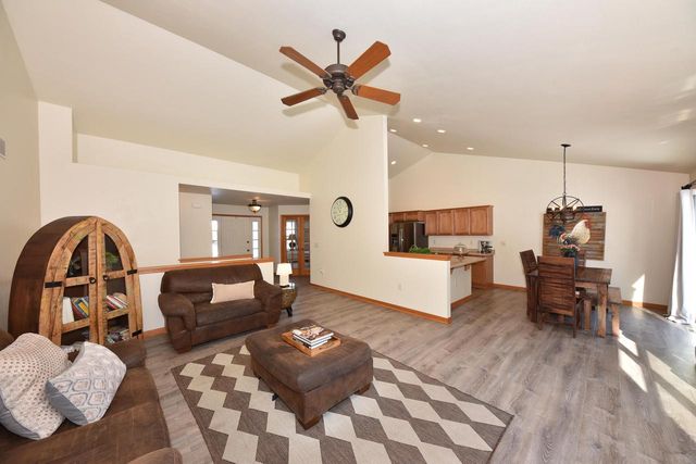 431 Thurow DRIVE, Oconomowoc, WI 53066