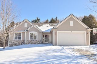 431 Thurow DRIVE, Oconomowoc, WI 53066