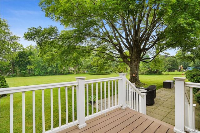 30 Palmer Lane, Thornwood, NY 10594