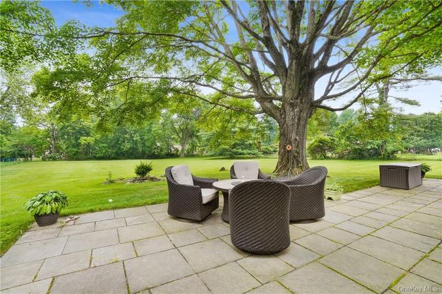 30 Palmer Lane, Thornwood, NY 10594