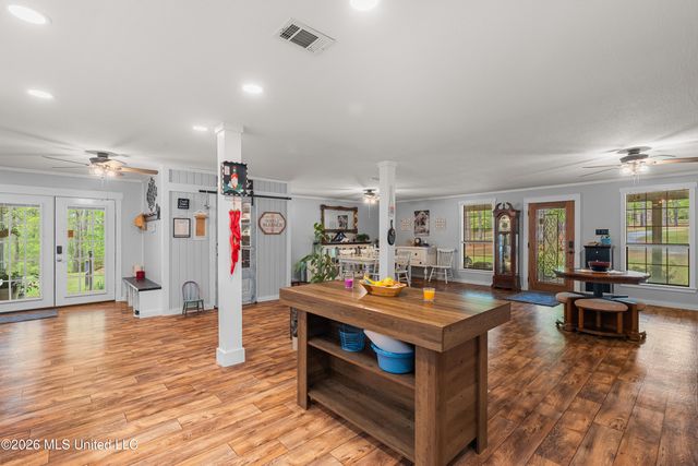 28 Woodland Road, Hattiesburg, MS 39401