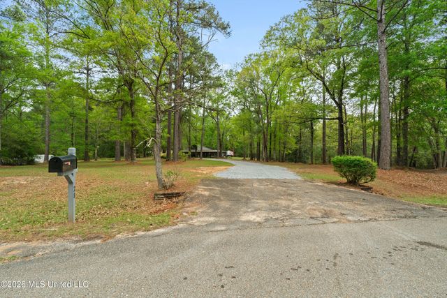 28 Woodland Road, Hattiesburg, MS 39401