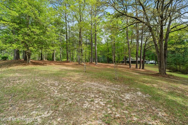 28 Woodland Road, Hattiesburg, MS 39401