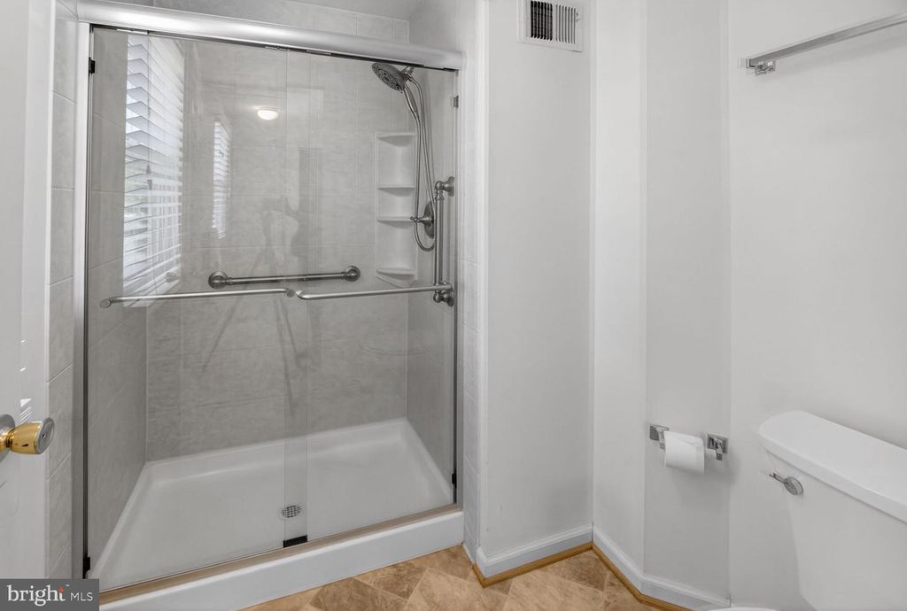 Image 12 of property listing at 15000 SADDLE CREEK DR, Burtonsville, MD 20866