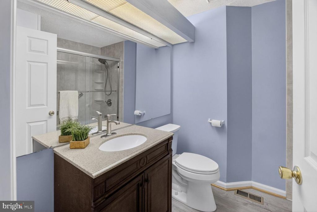 Image 17 of property listing at 15000 SADDLE CREEK DR, Burtonsville, MD 20866