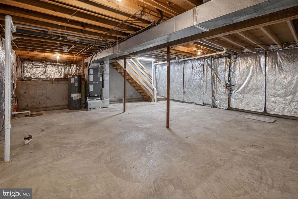 Image 19 of property listing at 15000 SADDLE CREEK DR, Burtonsville, MD 20866