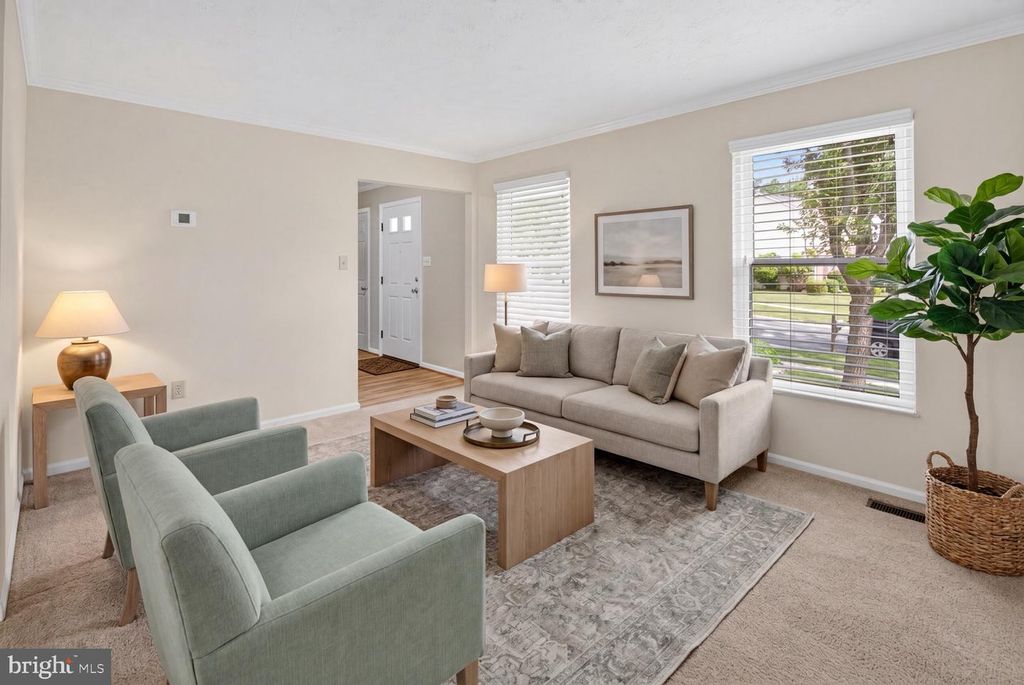 Image 2 of property listing at 15000 SADDLE CREEK DR, Burtonsville, MD 20866