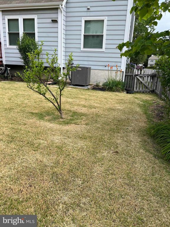Image 23 of property listing at 15000 SADDLE CREEK DR, Burtonsville, MD 20866