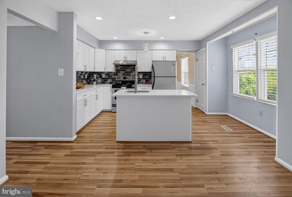 Image 4 of property listing at 15000 SADDLE CREEK DR, Burtonsville, MD 20866