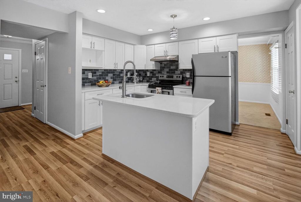 Image 6 of property listing at 15000 SADDLE CREEK DR, Burtonsville, MD 20866