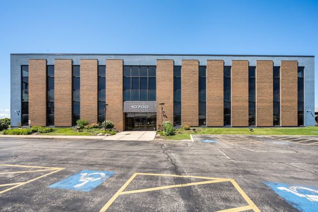 10700 W Higgins Road 300, Rosemont, IL 60018