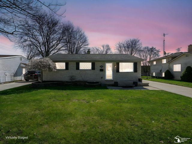 31583 Lafler Drive, Rockwood, MI 48173