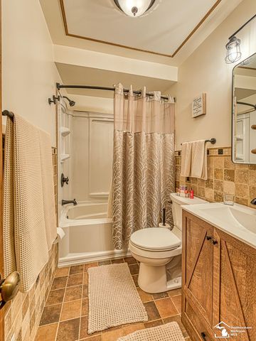 31583 Lafler Drive, Rockwood, MI 48173