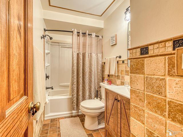 31583 Lafler Drive, Rockwood, MI 48173