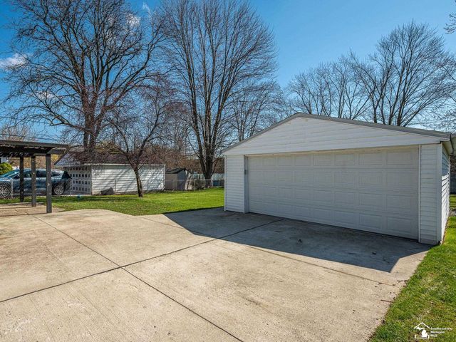 31583 Lafler Drive, Rockwood, MI 48173