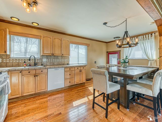 31583 Lafler Drive, Rockwood, MI 48173