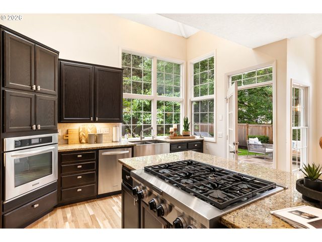 5312 AMBERWOOD Ct, Lake Oswego, OR 97035