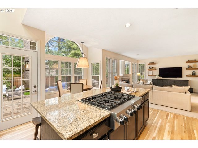 5312 AMBERWOOD Ct, Lake Oswego, OR 97035