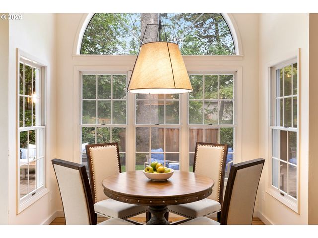 5312 AMBERWOOD Ct, Lake Oswego, OR 97035