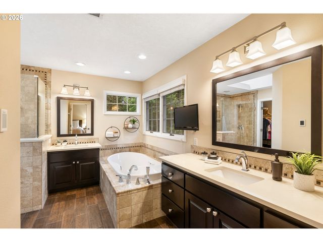 5312 AMBERWOOD Ct, Lake Oswego, OR 97035