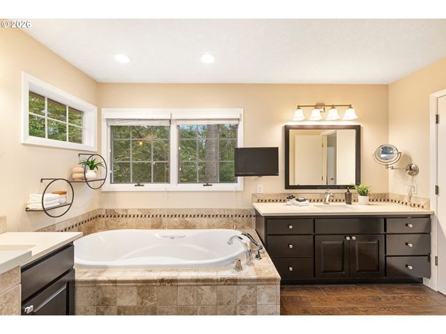 5312 AMBERWOOD Ct, Lake Oswego, OR 97035