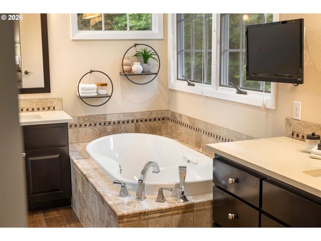 5312 AMBERWOOD Ct, Lake Oswego, OR 97035