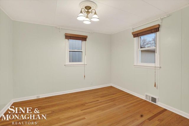 1551 Oakland Avenue, St Clair, MI 48079