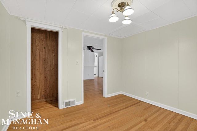 1551 Oakland Avenue, St Clair, MI 48079