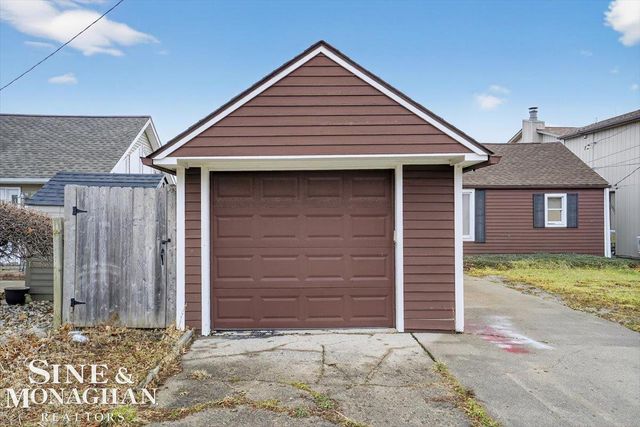 1551 Oakland Avenue, St Clair, MI 48079