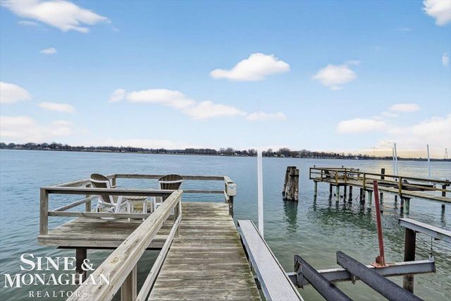 1551 Oakland Avenue, St Clair, MI 48079