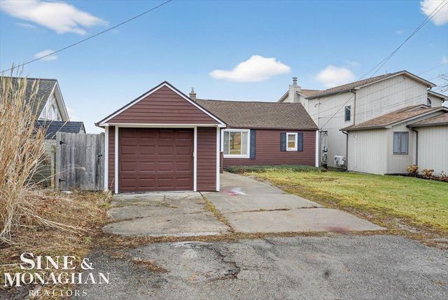 1551 Oakland Avenue, St Clair, MI 48079