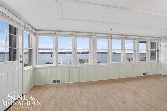 1551 Oakland Avenue, St Clair, MI 48079