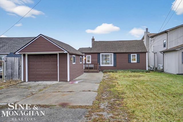 1551 Oakland Avenue, St Clair, MI 48079